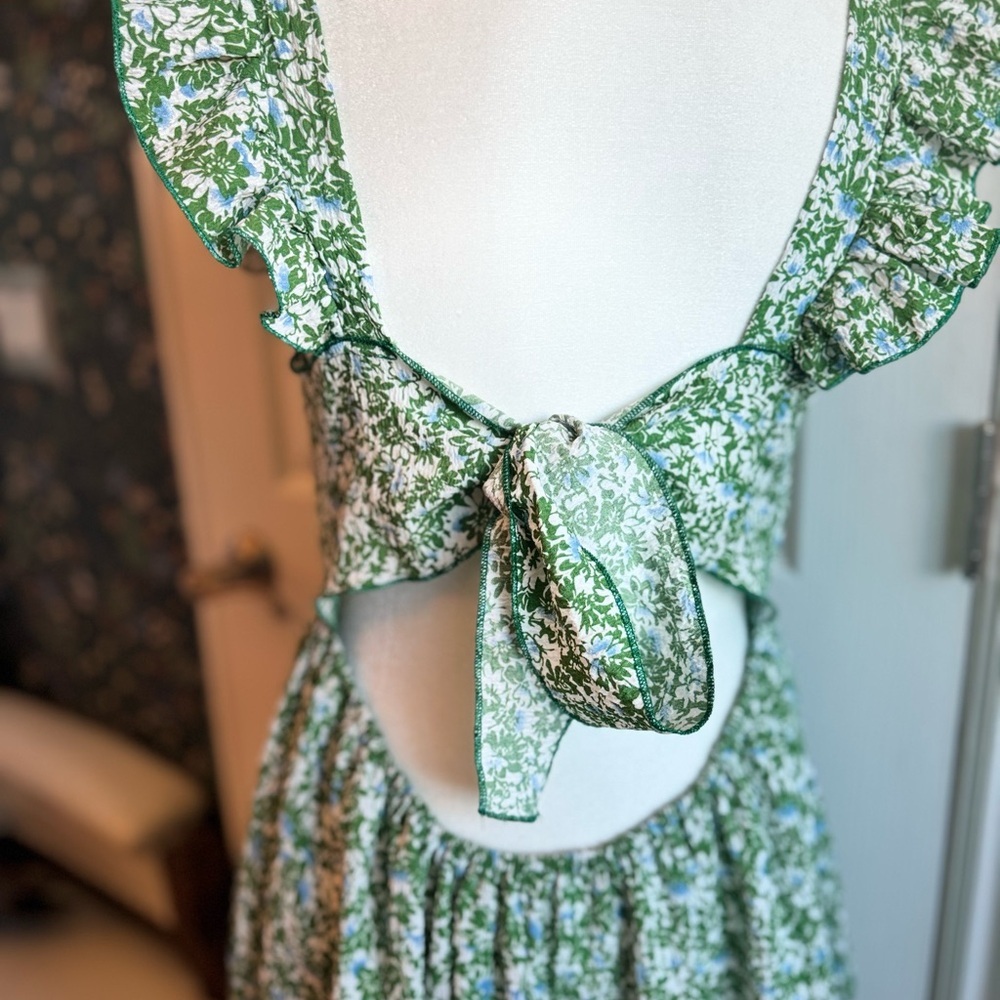 Green Floral Dress with Ruffle Sleeves - Picture 6 of 7